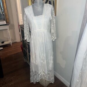 Gorgeous Reba lace dress Size S